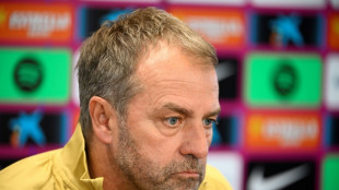 Flick reconoce que no est&aacute; contento con la situaci&oacute;n de Olmo y V&iacute;ctor