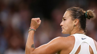 Sabalenka resiste contra Raducanu e avança às oitavas de Wimbledon