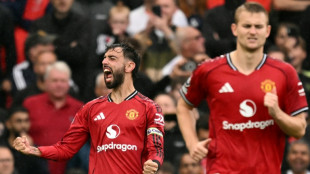 Com gol nos acréscimos, United vence Burnley e consegue 1ª vitória no Inglês