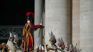 Milhares de fiéis celebram a canonização do primeiro santo millennial no Vaticano