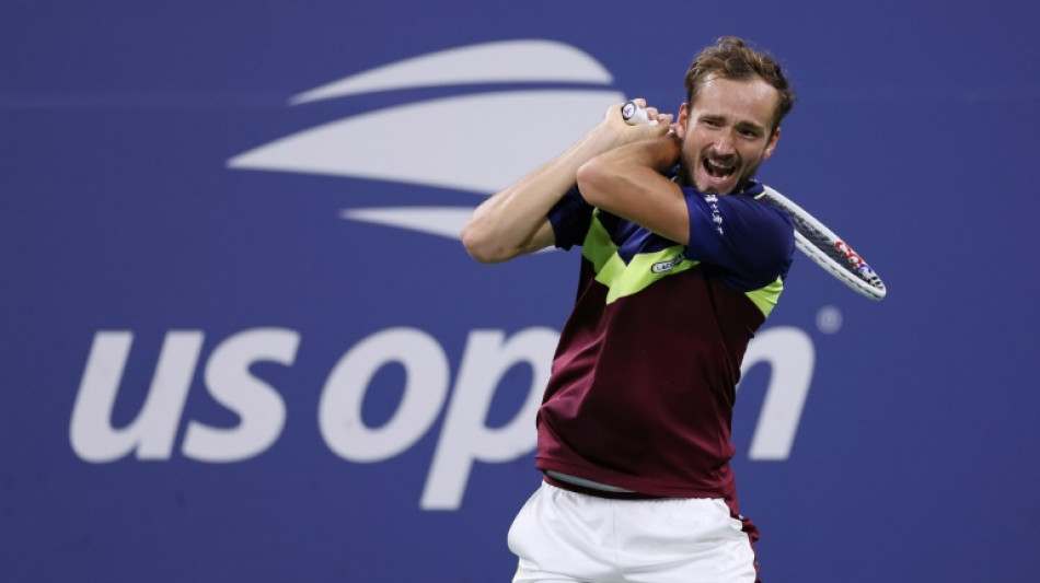 Medvedev muscles into US Open third round
