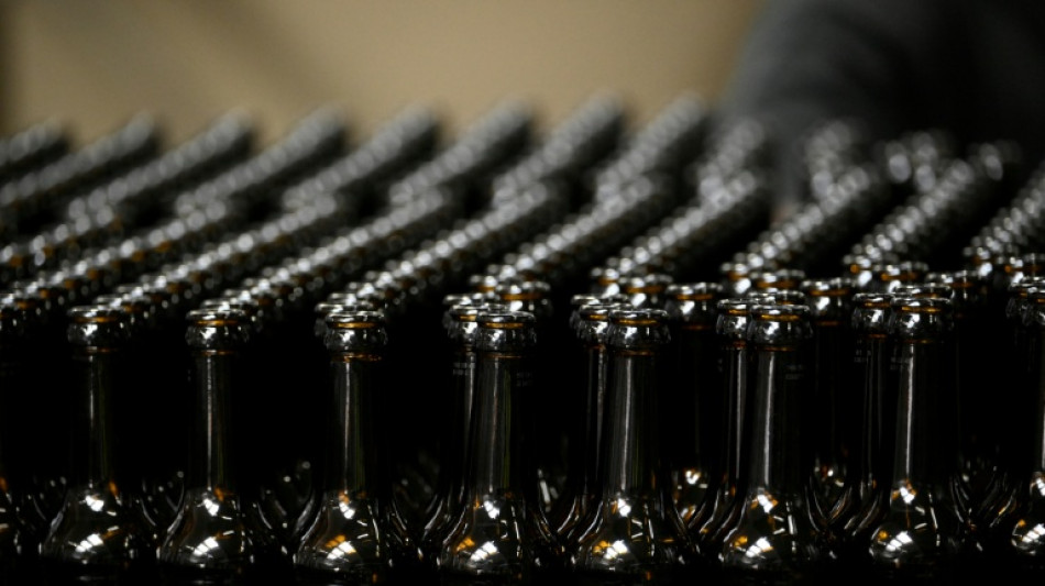 Lastwagen verliert hunderte Kisten Bier auf Bundesstraße in Sachsen