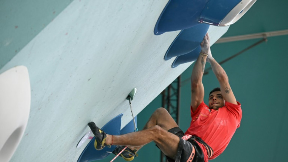 Gin&eacute;s vuela en la prueba de dificultad en escalada y clasifica a la final