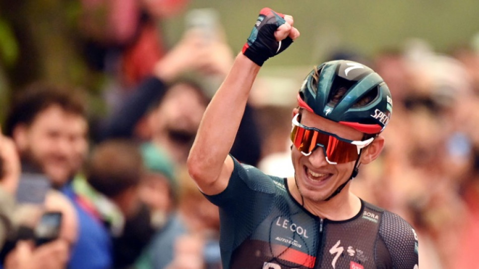 Tour d'Espagne: l'Allemand K&auml;mna rentre dans l'histoire, Kuss reste en rouge