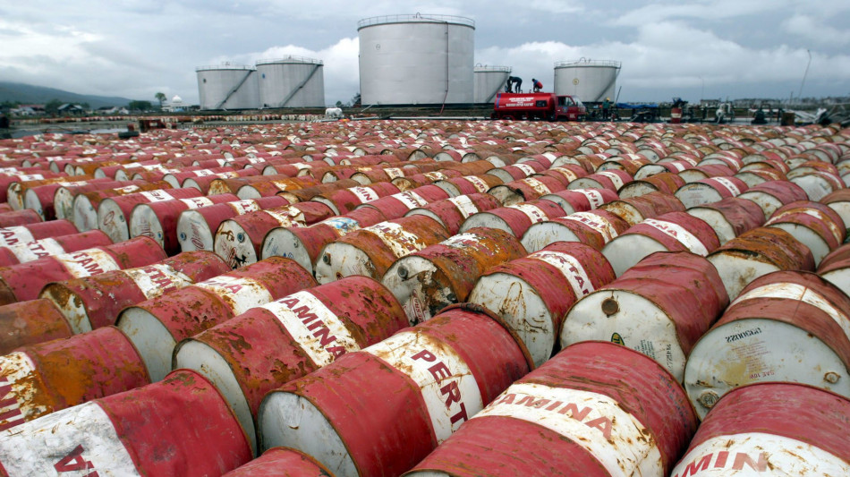 Prezzo petrolio in aumento, Wti scambiato a 60,58 dollari