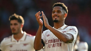 Arsenal battle to beat Man Utd, world champions Chelsea held by Palace