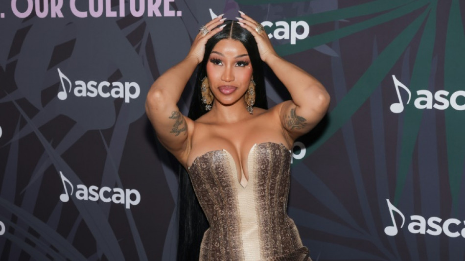 Absuelven a Cardi B en juicio civil por agresi&oacute;n 