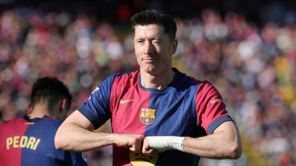 Barcelona goleia Girona e volta a ser líder isolado do Espanhol