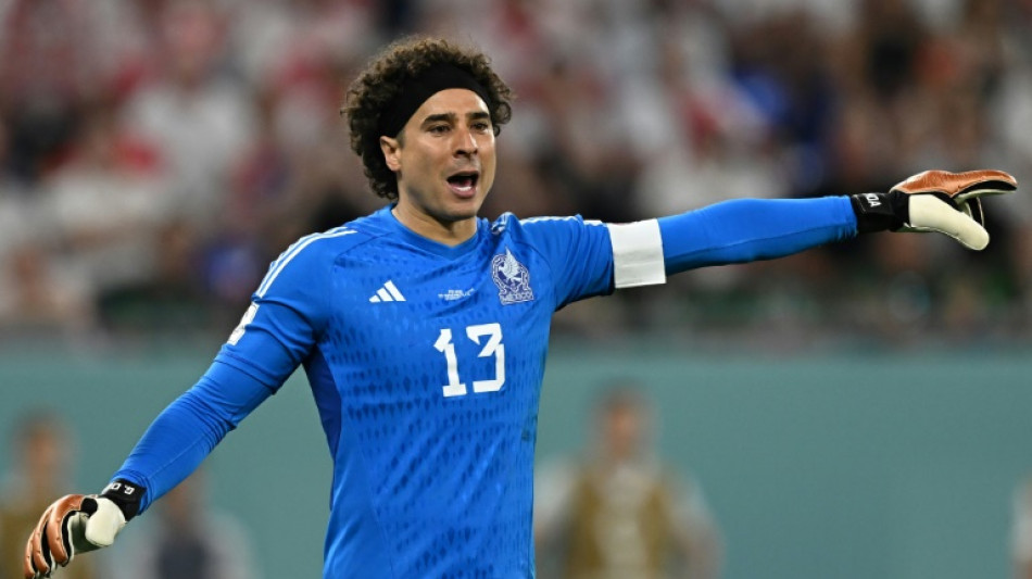 Ochoa agranda su leyenda salvando a M&eacute;xico en su quinto Mundial 