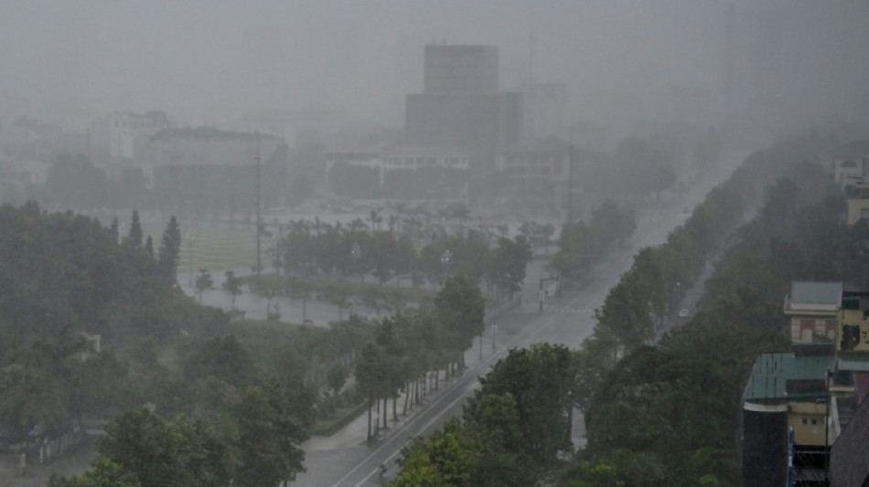 Typhoon Kajiki lashes Vietnam, killing one as thousands evacuate