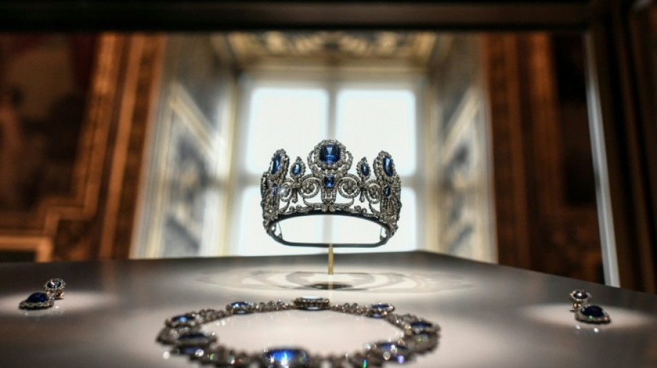 La direcci&oacute;n del Louvre defiende la calidad de las vitrinas rotas en el robo