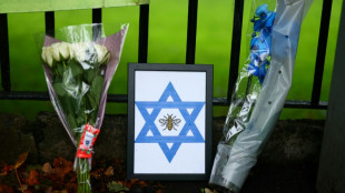 Attaque de la synagogue de Manchester: une des deux personnes tu&eacute;es touch&eacute;e par un tir de la police