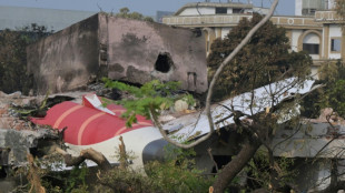 Sube a 279 el balance de muertos en accidente de avi&oacute;n Boeing 787 en India