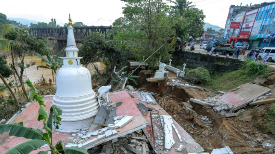 Países asiáticos luchan por distribuir ayudas tras inundaciones que dejan 1.300 muertos