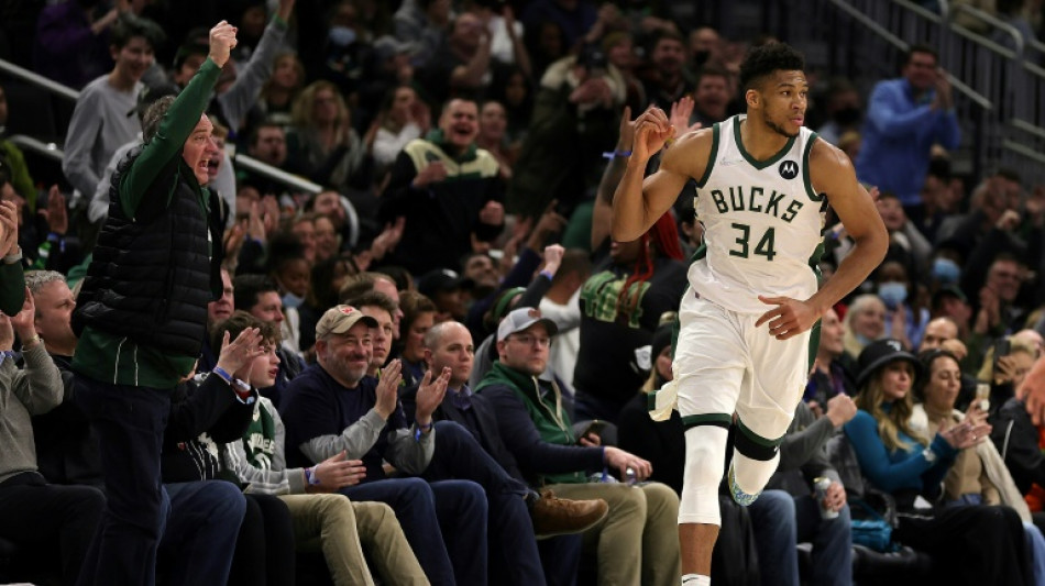 NBA: Paul &eacute;l&egrave;ve les Suns, les Celtics atomisent les Sixers, Giannis XXL