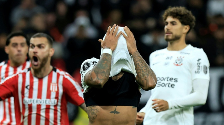 Memphis isola p&ecirc;nalti e Corinthians &eacute; eliminado da Libertadores pelo Estudiantes