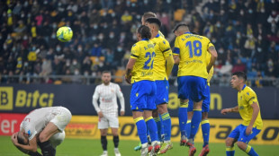 El C&aacute;diz gana al Levante en un partido clave por evitar el descenso