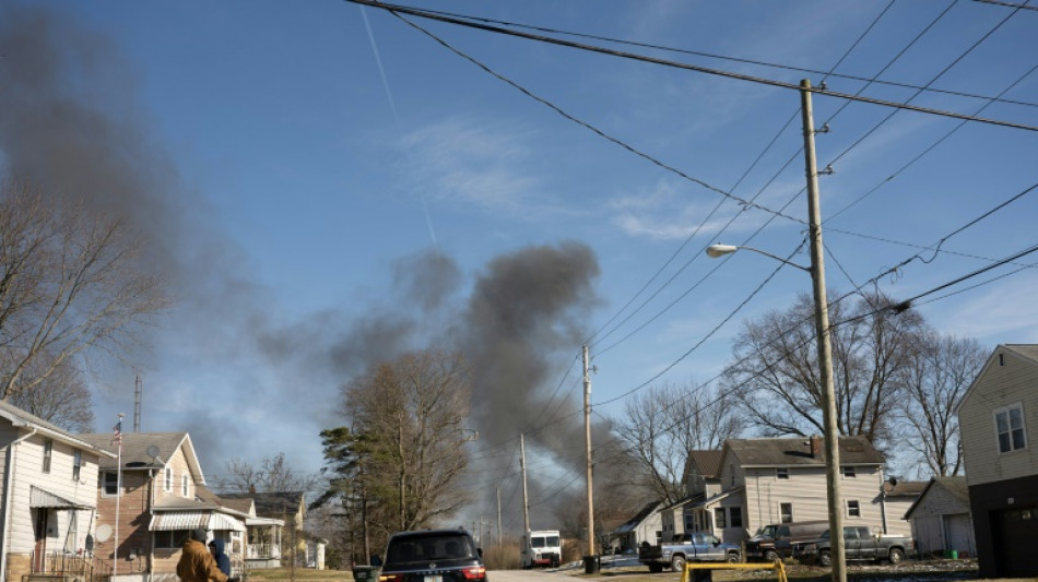 Alerte lmev&eacute;e aux Etats-Unis apr&egrave;s le d&eacute;raillement d'un train de produits chimiques