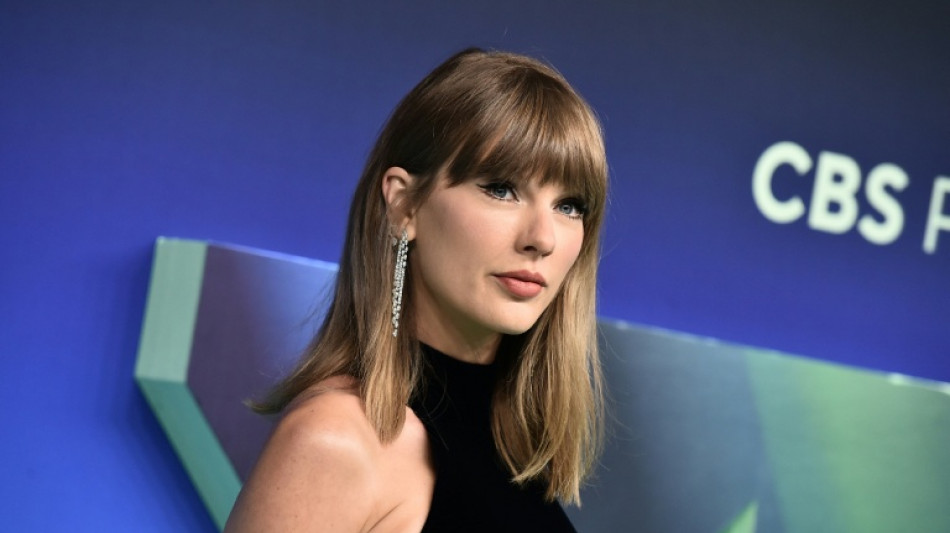 Taylor Swift sets new record at MTV VMAs