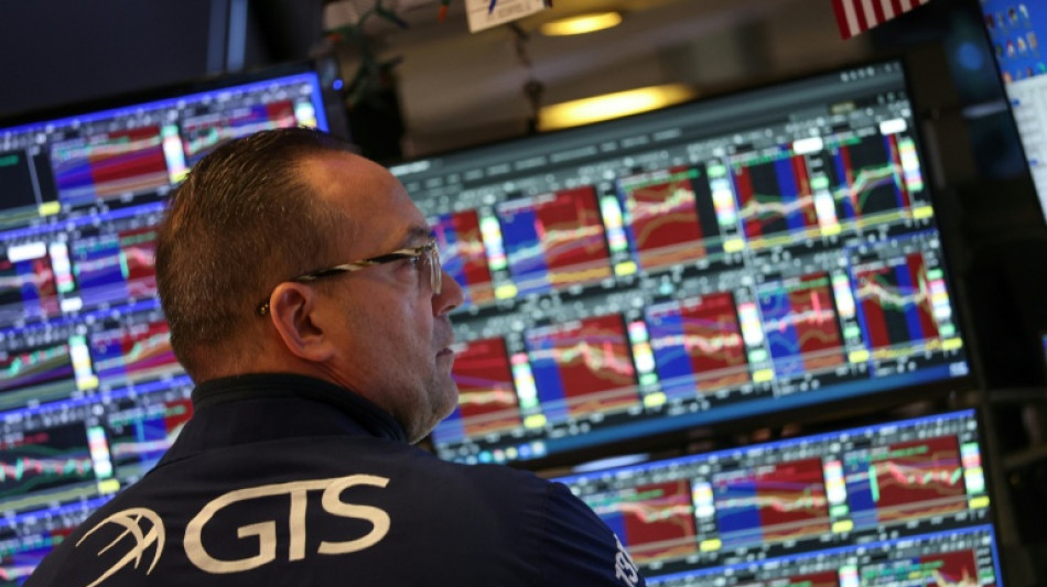 Wall Street ouvre en hausse, salue la lev&eacute;e des menaces douani&egrave;res de Trump