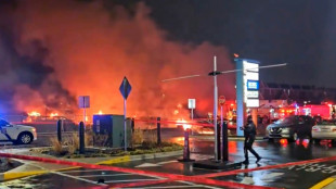 Queda de jato executivo causa destrui&ccedil;&atilde;o e inc&ecirc;ndios na Filad&eacute;lfia