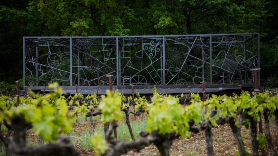 Bob Dylan expose en Provence sa premi&egrave;re installation permanente, "Rail car"