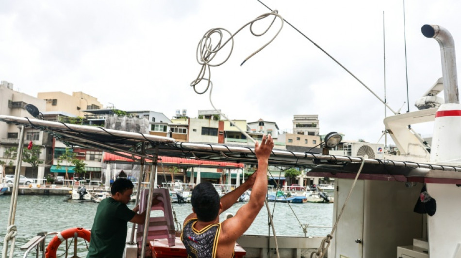 El tifón Podul se intensifica cerca de Taiwán y obliga a miles a buscar refugio