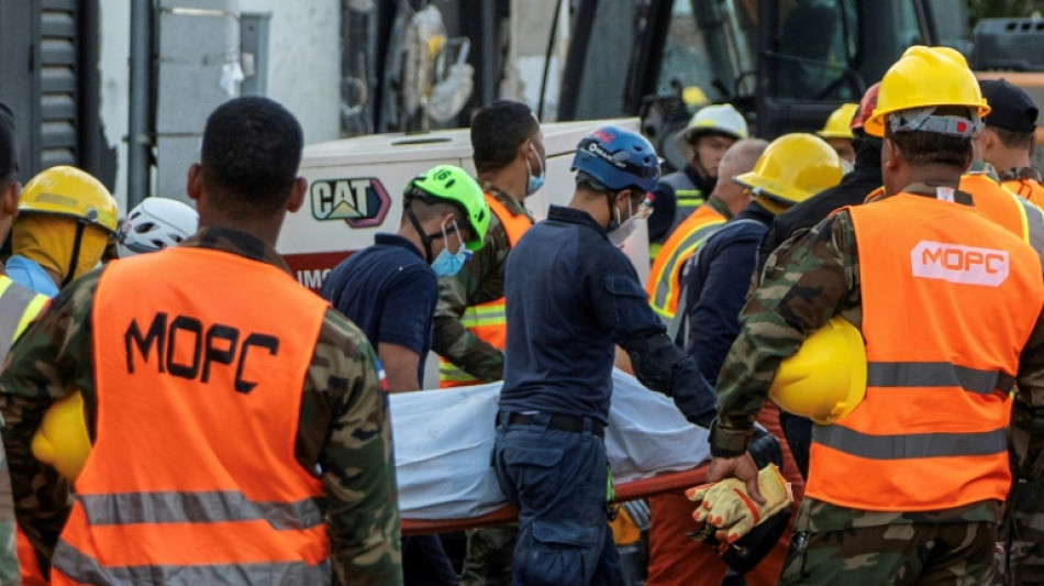 Familiares de desaparecidos en tr&aacute;gico derrumbe en Dominicana esperan un milagro