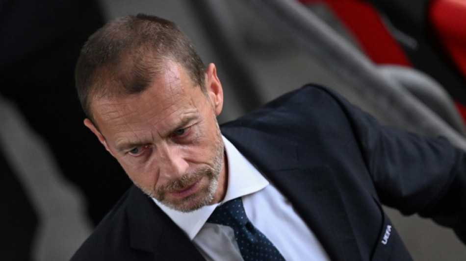 Uefa vai consultar partes interessadas sobre transferência de jogos para outros continentes