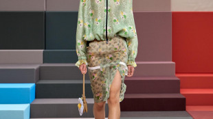 Corta e grintosa, la giacca 'cropped' è la protagonista dell'estate 2026