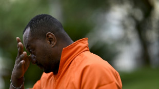 Gari resgata bebê no meio do lixo no Rio de Janeiro