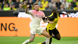 Dortmund perde em casa para Leverkusen e deixa Bayern ainda mais perto do t&iacute;tulo do Alem&atilde;o