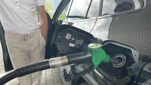 Non si fermano i rialzi per i carburanti, gasolio self in autostrada a 2,375 euro