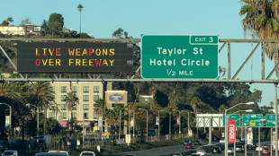 Etats-Unis: un v&eacute;hicule de police touch&eacute; accidentellement par un &eacute;clat d'obus