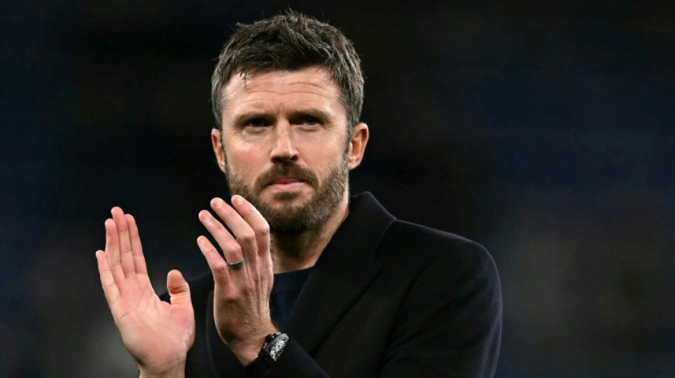 Carrick shrugs off Scholes dig as Man Utd gear up for Villa test 