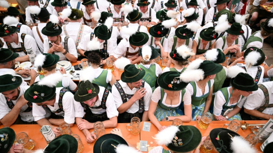 "O'zapft is" - M&uuml;nchens Oberb&uuml;rgermeister Reiter er&ouml;ffnet 190. Oktoberfest