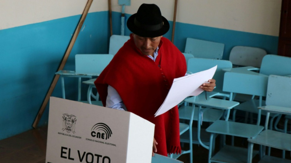 La comunidad ind&iacute;gena de un excandidato presidencial de Ecuador retiene a tres polic&iacute;as