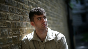 Dos j&oacute;venes brit&aacute;nicos acusan a su madre conspiracionista de la muerte de su hermana por c&aacute;ncer