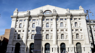 Borsa: Milano apre a +0,99%, le banche non fanno prezzo