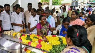 N&uacute;mero de mortos por bebida adulterada na &Iacute;ndia sobe para 53