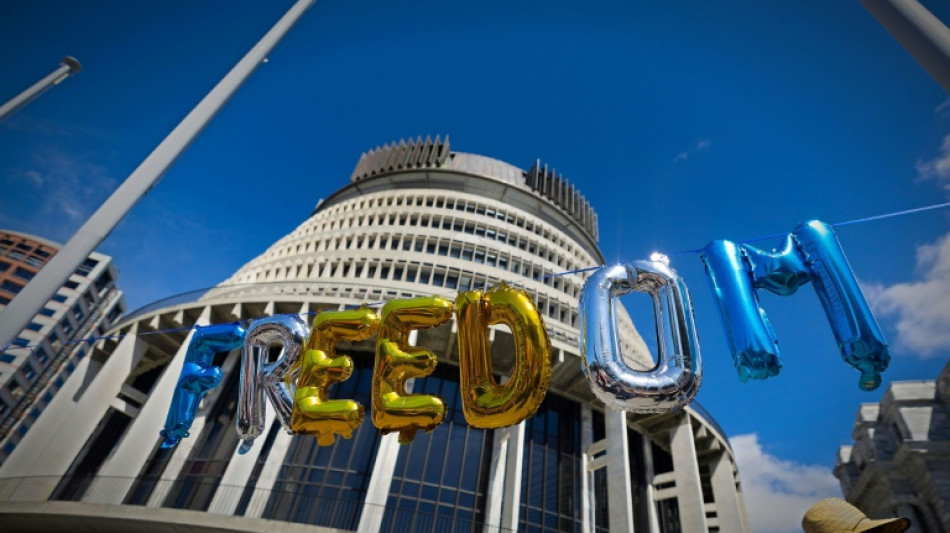 Polic&iacute;a neozelandesa rechaza desalojar protesta antivacunas