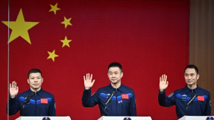 China envia nova equipe de astronautas à sua estação espacial