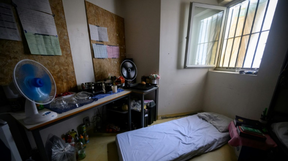 Overcrowded French prison swelters in 'unbearable' heat