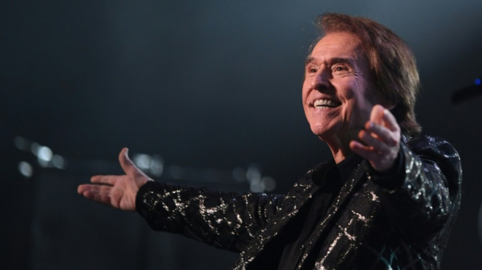 El cantante español Raphael retomará la actividad en junio tras su linfoma cerebral 