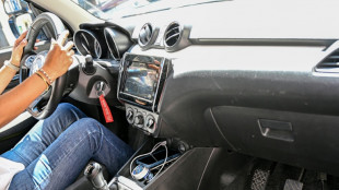 Fahrlehrer gibt mit stark betrunken Fahrstunde