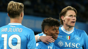 Napoli goleia Cremonese (4-0) e adia t&iacute;tulo da Inter de Mil&atilde;o