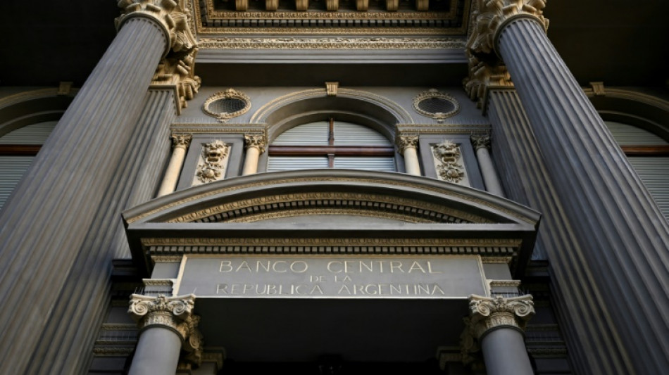 Peso argentino se desvaloriza após suspensão de controle cambial