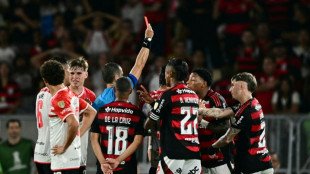 Conmebol reconhece erro da arbitragem na expulsão de Plata contra o Estudiantes