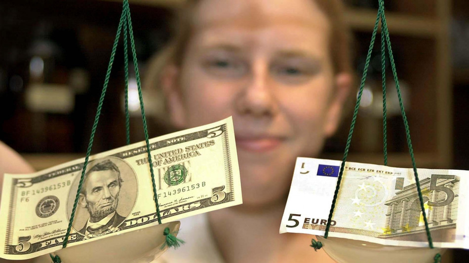 Euro in calo dello 0,17% sul dollaro, a 1,1681dollari