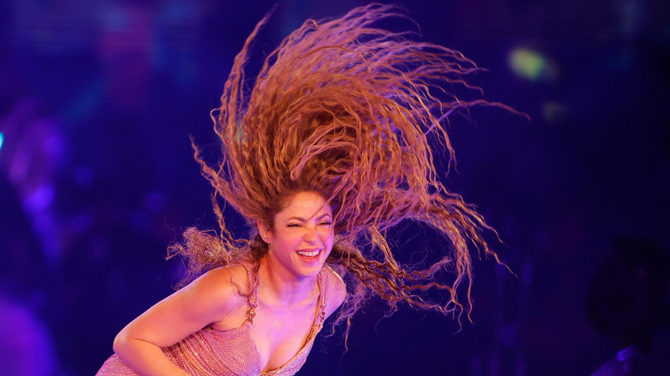 Shakira premia i fan con date a sorpresa dopo gli show annullati